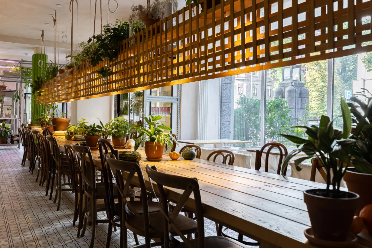 Интерьер/Экстерьер/Банкетная зона/Бар/Стол для двоих/Вход/Главный зал/Lounge зона ресторан Animals фото