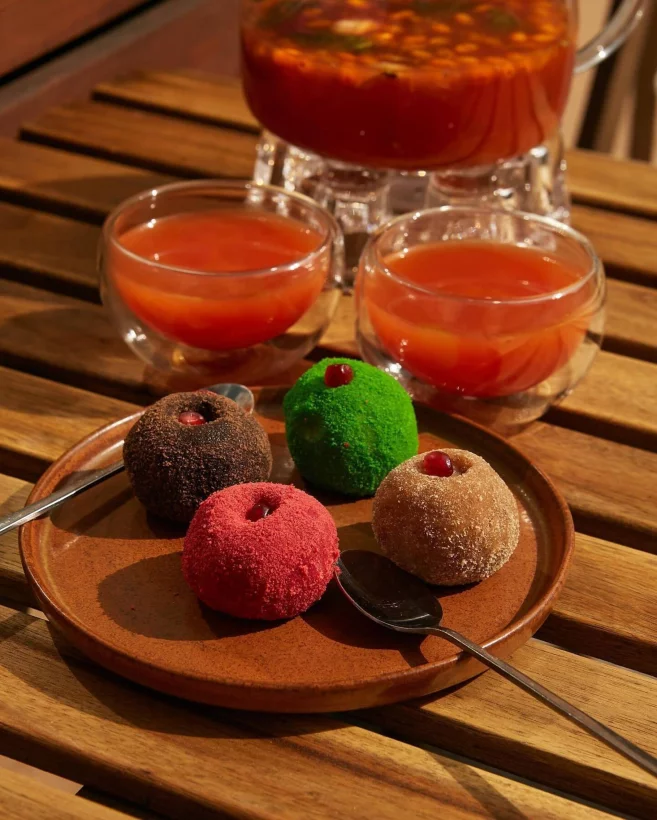 Интерьер/Экстерьер/Банкетная зона/Бар/Стол для двоих/Вход/Главный зал/Lounge зона ресторан ПхалиХинкали фото