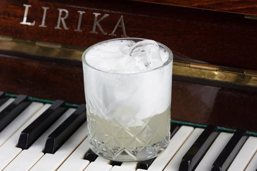 Интерьер/Экстерьер/Банкетная зона/Бар/Стол для двоих/Вход/Главный зал/Lounge зона рюмочная Евгенич фото