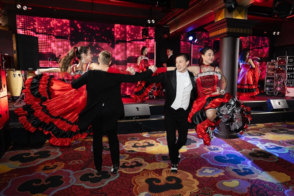 Интерьер/Экстерьер/Банкетная зона/Бар/Стол для двоих/Вход/Главный зал/Lounge зона ресторанный комплекс Olimpbet Lounge фото