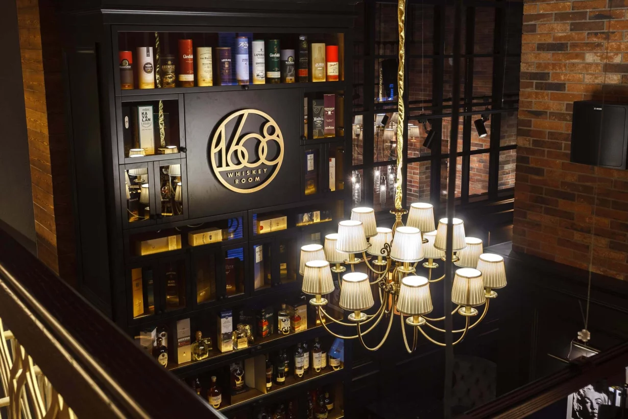 Интерьер/Экстерьер/Банкетная зона/Бар/Стол для двоих/Вход/Главный зал/Lounge зона бар Wine Story фото