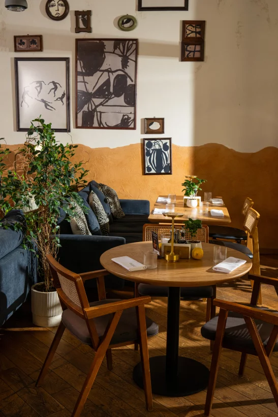 Интерьер/Экстерьер/Банкетная зона/Бар/Стол для двоих/Вход/Главный зал/Lounge зона ресторан Bona Capona фото