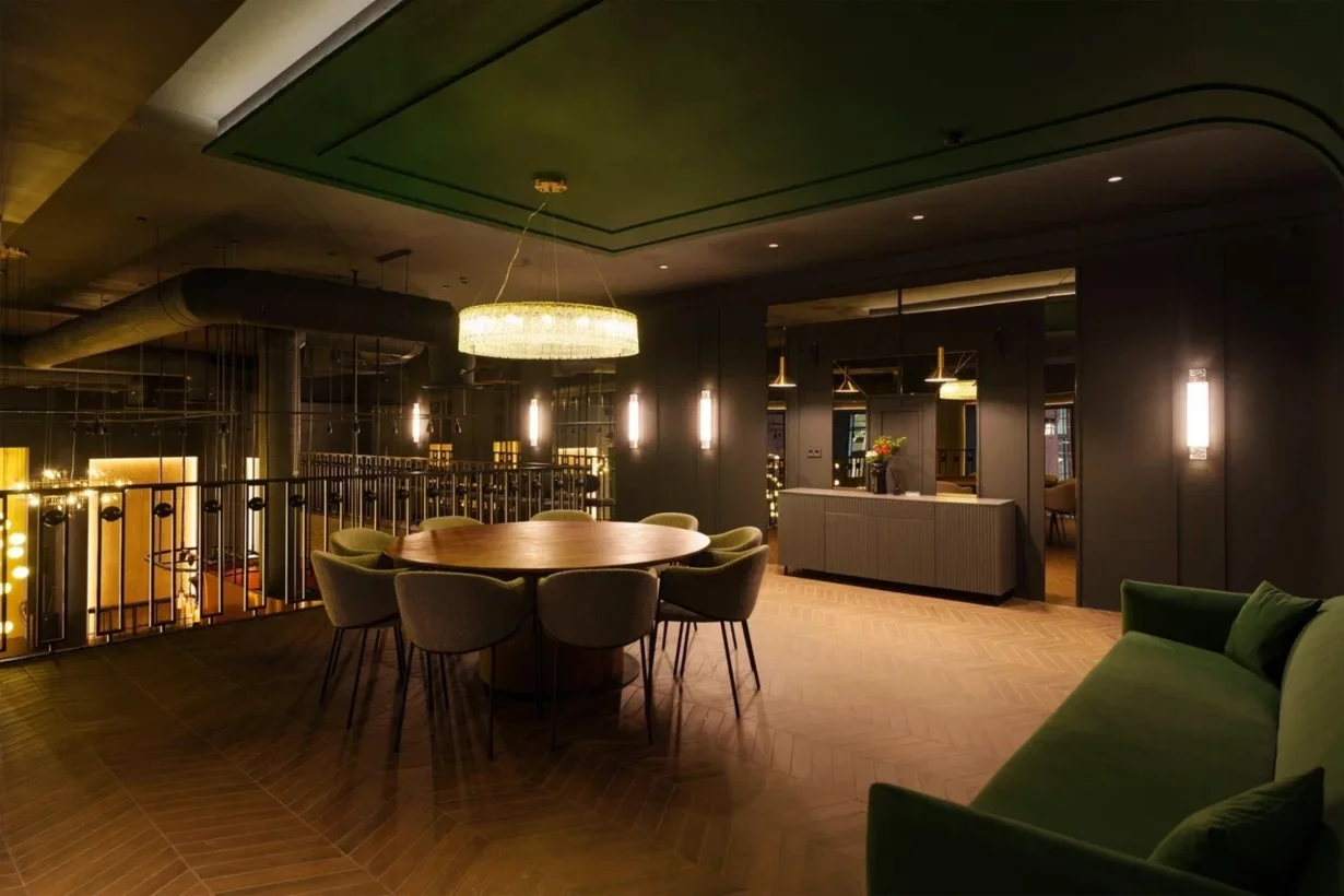 Интерьер/Экстерьер/Банкетная зона/Бар/Стол для двоих/Вход/Главный зал/Lounge зона кулинарная студия Chefs Eatertainment фото