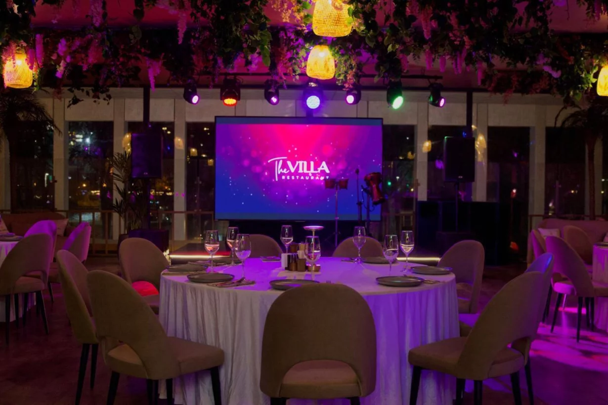 Интерьер/Экстерьер/Банкетная зона/Бар/Стол для двоих/Вход/Главный зал/Lounge зона ресторан The Villa фото
