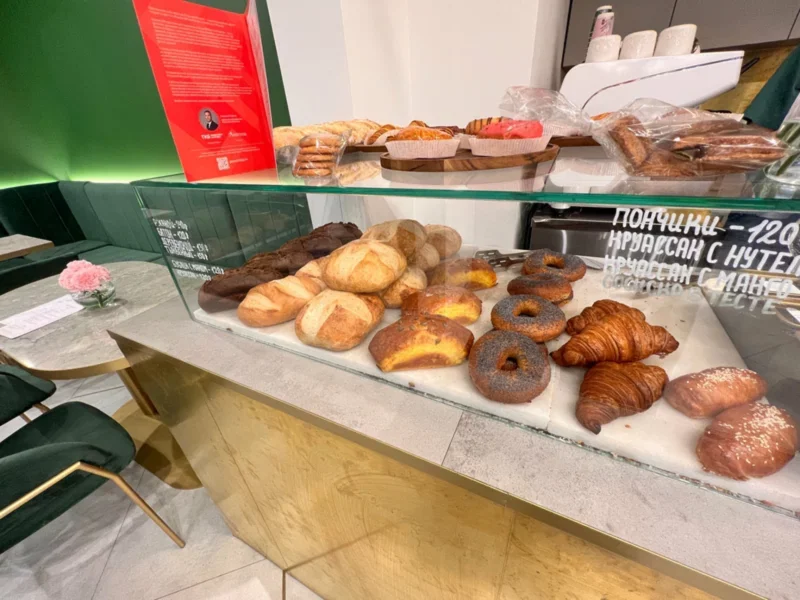 Интерьер/Экстерьер/Банкетная зона/Бар/Стол для двоих/Вход/Главный зал/Lounge зона кафе Renard фото