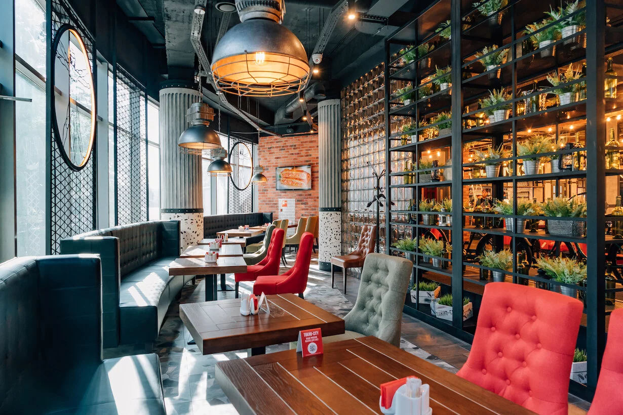 Интерьер/Экстерьер/Банкетная зона/Бар/Стол для двоих/Вход/Главный зал/Lounge зона ресторан Токио-City фото