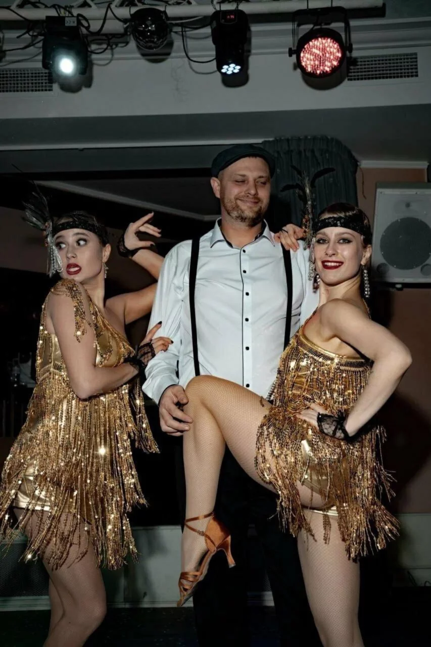 Интерьер/Экстерьер/Банкетная зона/Бар/Стол для двоих/Вход/Главный зал/Lounge зона ресторан Баязет фото