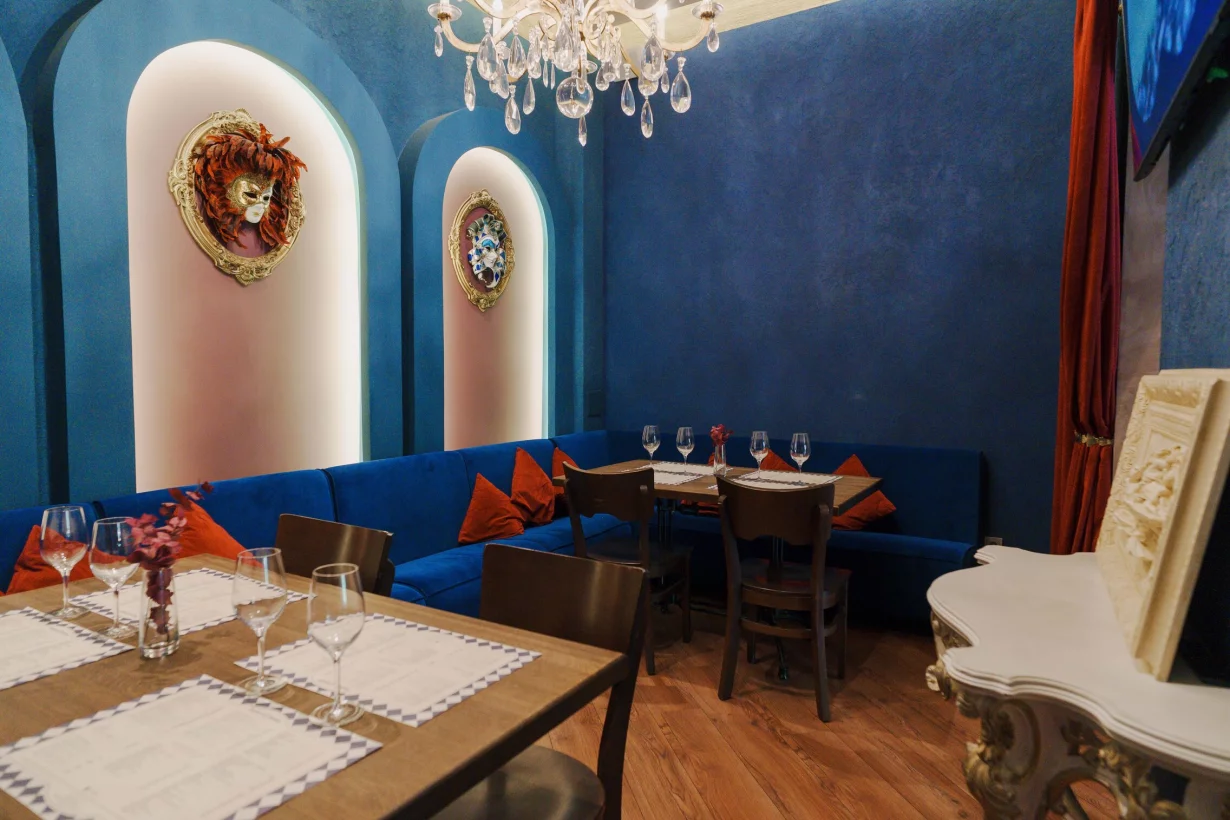 Интерьер/Экстерьер/Банкетная зона/Бар/Стол для двоих/Вход/Главный зал/Lounge зона ресторан Sapori di Italia фото