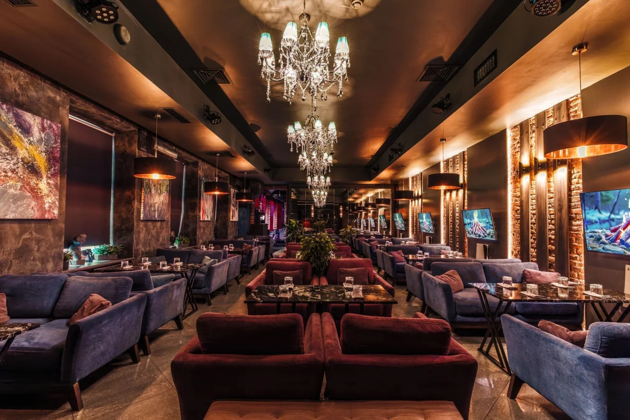 Интерьер/Экстерьер/Банкетная зона/Бар/Стол для двоих/Вход/Главный зал/Lounge зона ресторан Look фото