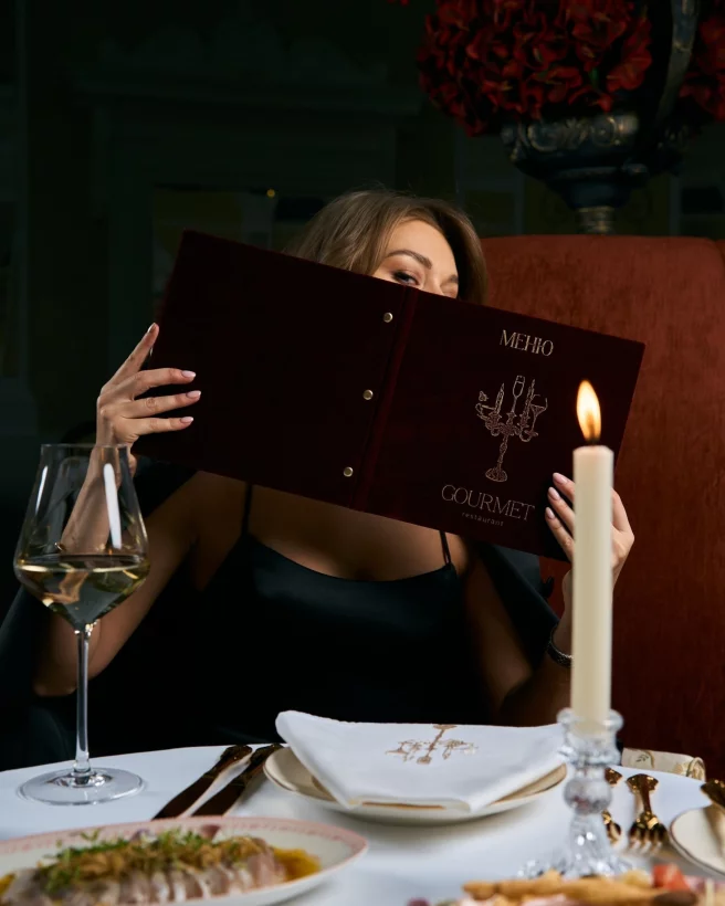 Интерьер/Экстерьер/Банкетная зона/Бар/Стол для двоих/Вход/Главный зал/Lounge зона ресторан Gourmet фото