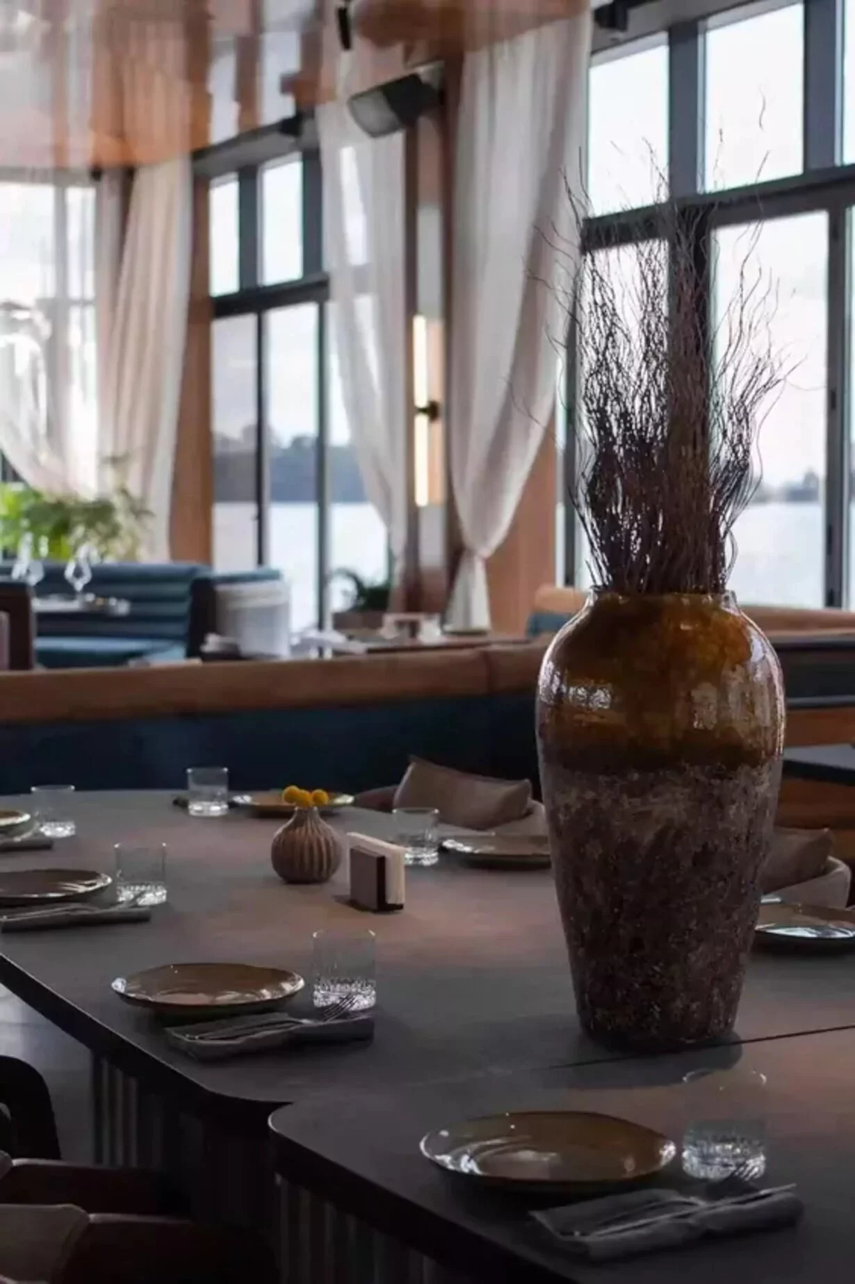 Интерьер/Экстерьер/Банкетная зона/Бар/Стол для двоих/Вход/Главный зал/Lounge зона банкетный зал Mooring фото