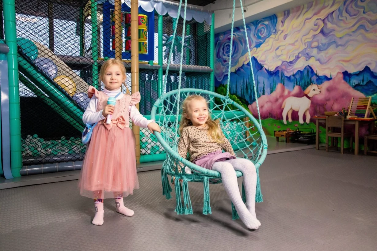 Интерьер/Экстерьер/Банкетная зона/Бар/Стол для двоих/Вход/Главный зал/Lounge зона ресторан Макароны фото