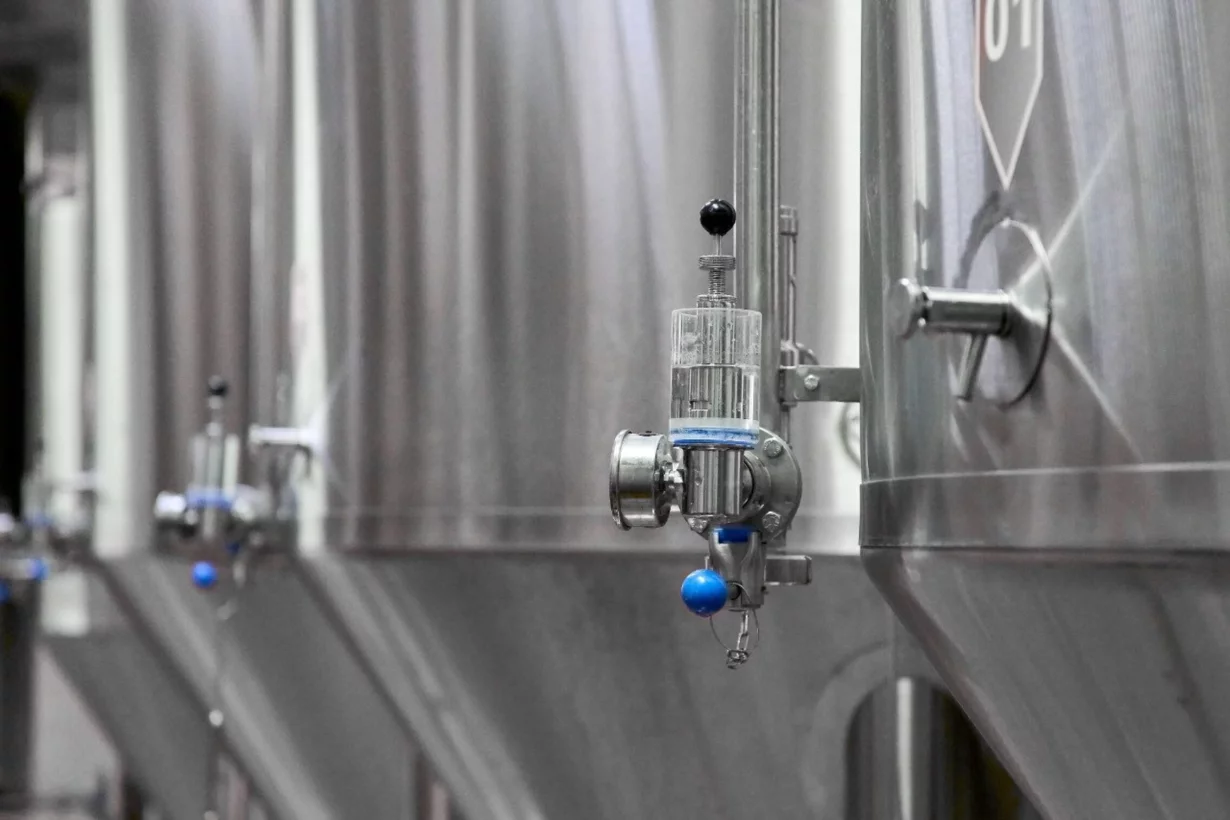 Интерьер/Экстерьер/Банкетная зона/Бар/Стол для двоих/Вход/Главный зал/Lounge зона бар Pivzavod77 фото