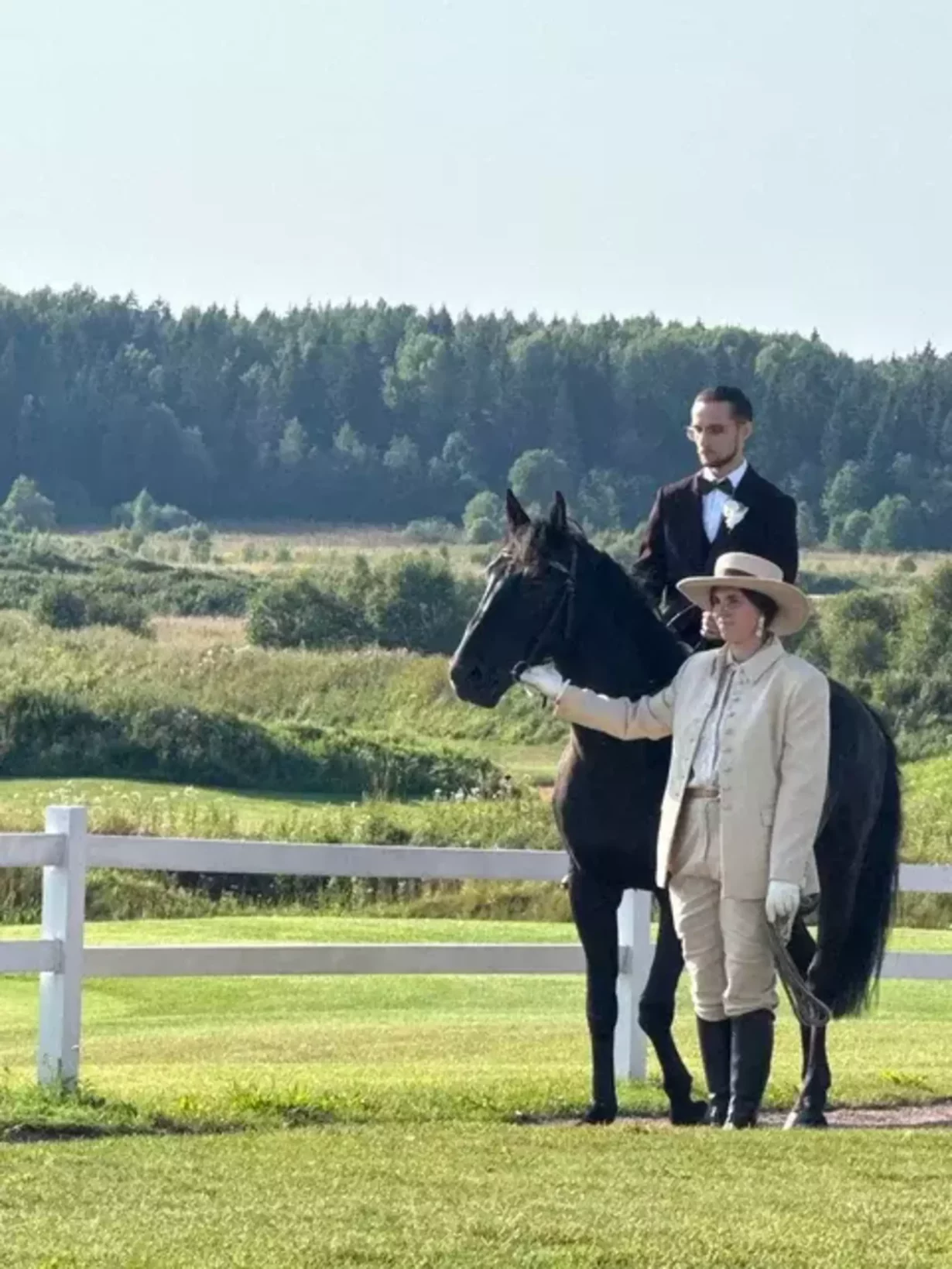 Интерьер/Экстерьер/Банкетная зона/Бар/Стол для двоих/Вход/Главный зал/Lounge зона ресторан Gorki Golf & Resort фото