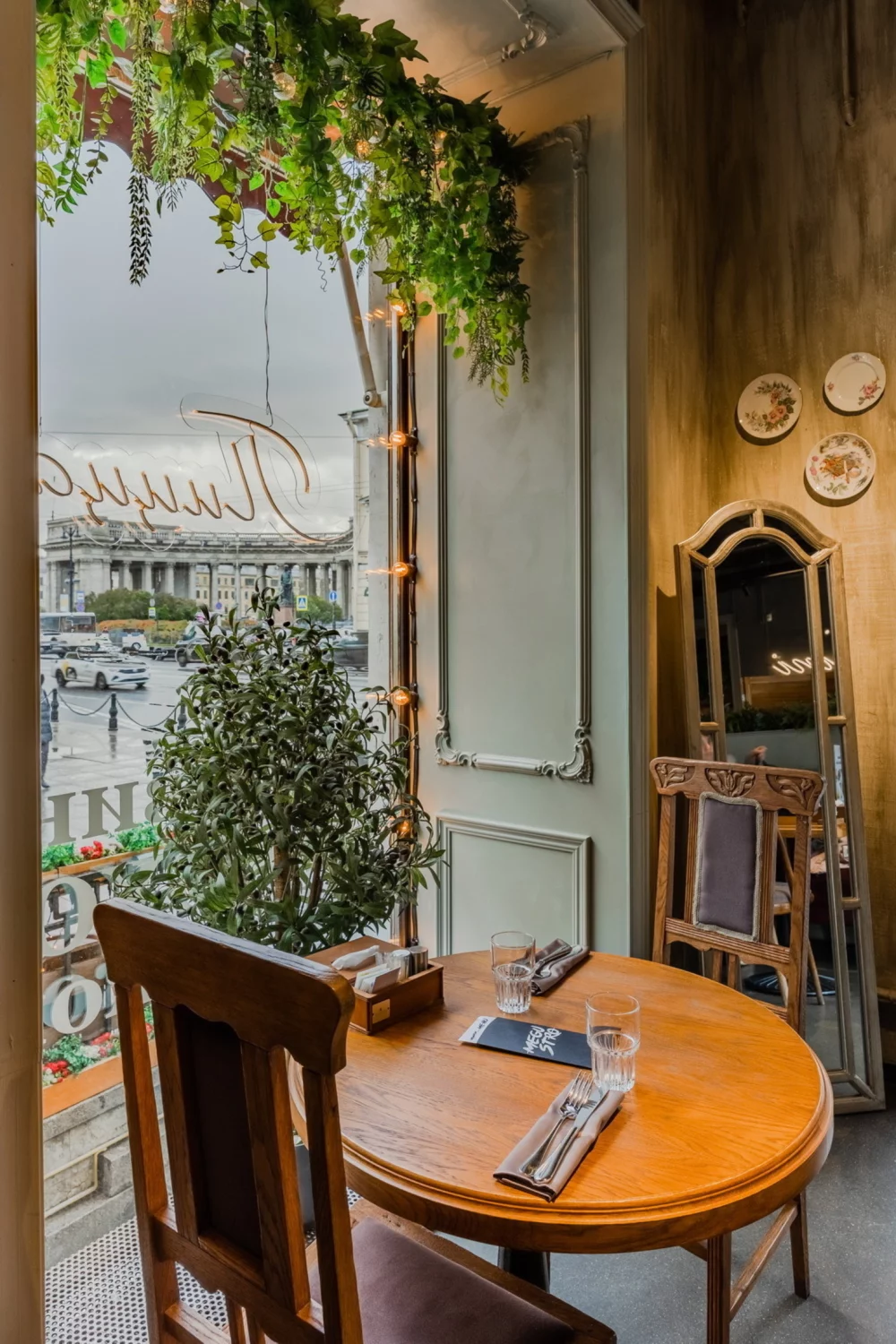 Интерьер/Экстерьер/Банкетная зона/Бар/Стол для двоих/Вход/Главный зал/Lounge зона ресторан Linguini фото