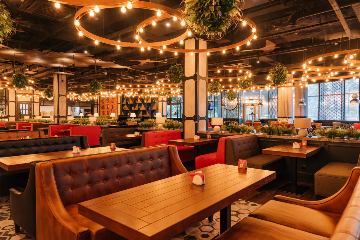 Интерьер/Экстерьер/Банкетная зона/Бар/Стол для двоих/Вход/Главный зал/Lounge зона ресторан Токио-City фото