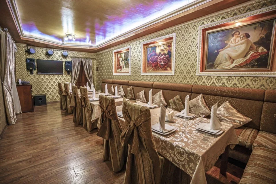 Интерьер/Экстерьер/Банкетная зона/Бар/Стол для двоих/Вход/Главный зал/Lounge зона ресторан Шах Баку фото