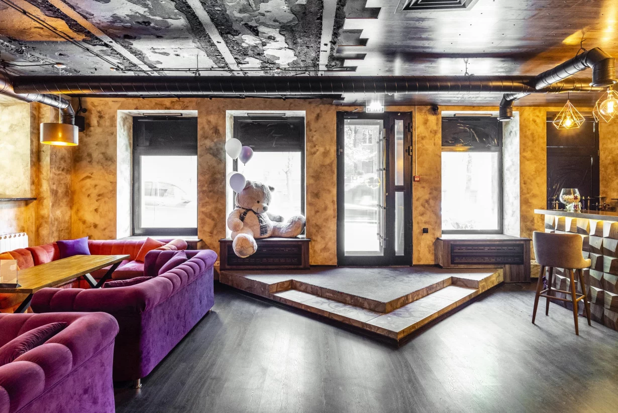 Интерьер/Экстерьер/Банкетная зона/Бар/Стол для двоих/Вход/Главный зал/Lounge зона лаунж Chorse Lounge фото