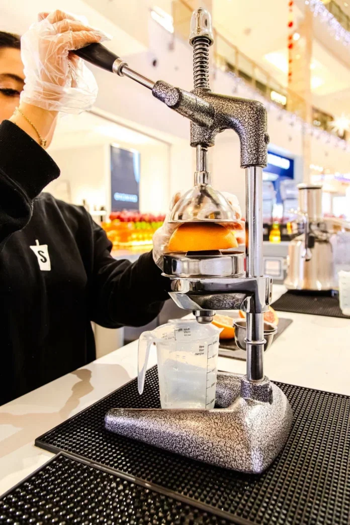 Интерьер/Экстерьер/Банкетная зона/Бар/Стол для двоих/Вход/Главный зал/Lounge зона корнер Shake Up фото