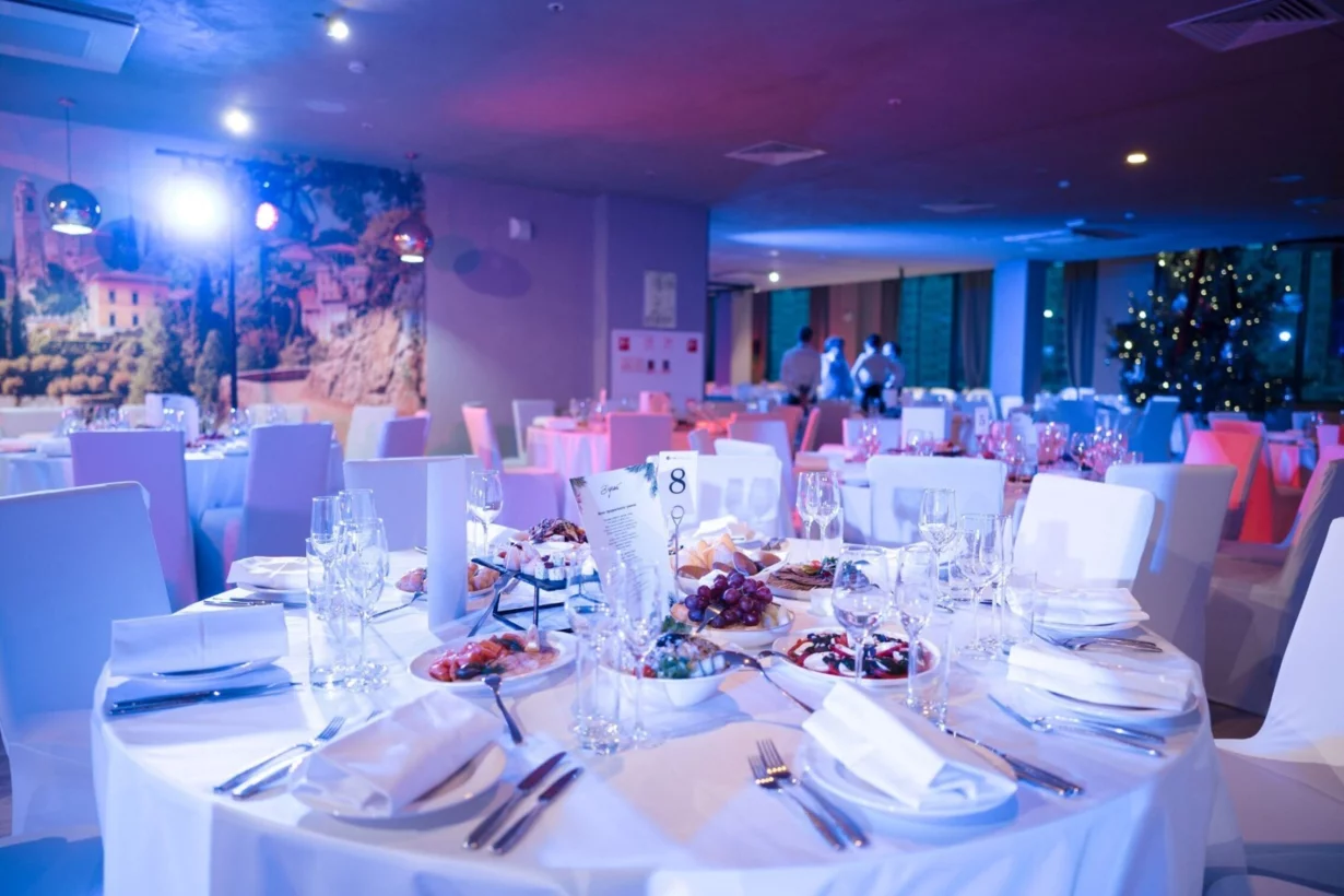 Интерьер/Экстерьер/Банкетная зона/Бар/Стол для двоих/Вход/Главный зал/Lounge зона ресторан Domina Пулково фото