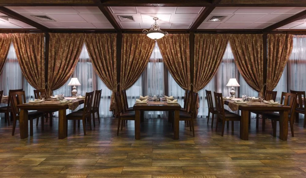 Интерьер/Экстерьер/Банкетная зона/Бар/Стол для двоих/Вход/Главный зал/Lounge зона кафе Тропиканка фото