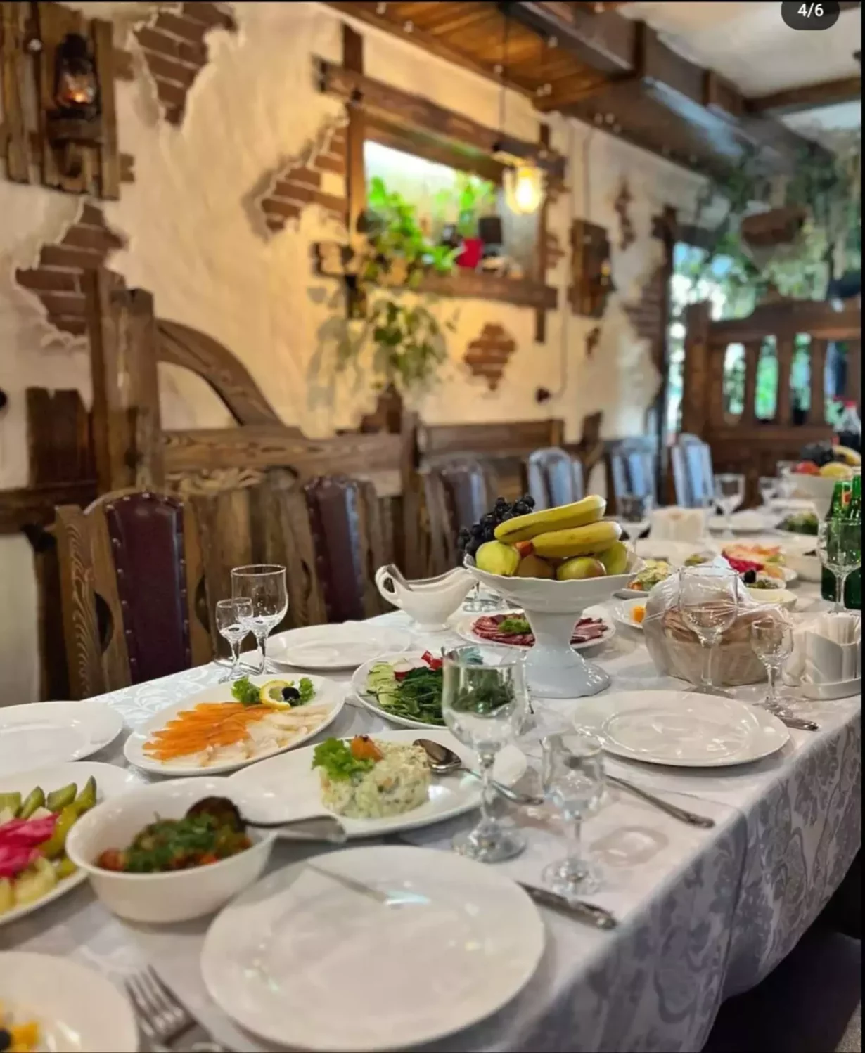 Интерьер/Экстерьер/Банкетная зона/Бар/Стол для двоих/Вход/Главный зал/Lounge зона кафе Наш двор фото