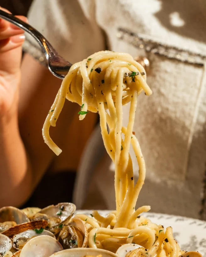 Интерьер/Экстерьер/Банкетная зона/Бар/Стол для двоих/Вход/Главный зал/Lounge зона ресторан Ponte фото