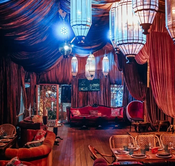 Интерьер/Экстерьер/Банкетная зона/Бар/Стол для двоих/Вход/Главный зал/Lounge зона ресторанный комплекс Soho Rooms фото