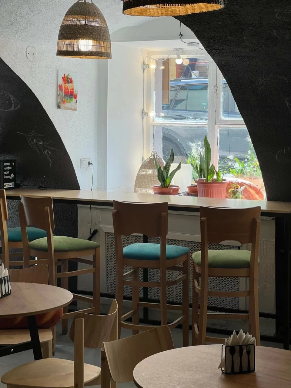 Интерьер/Экстерьер/Банкетная зона/Бар/Стол для двоих/Вход/Главный зал/Lounge зона кафе Мамин базар фото