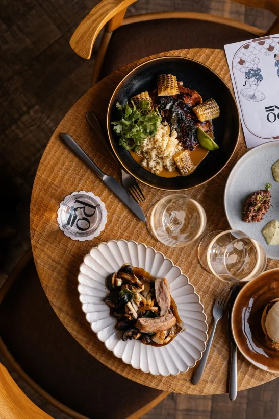 Интерьер/Экстерьер/Банкетная зона/Бар/Стол для двоих/Вход/Главный зал/Lounge зона ресторан Ro фото