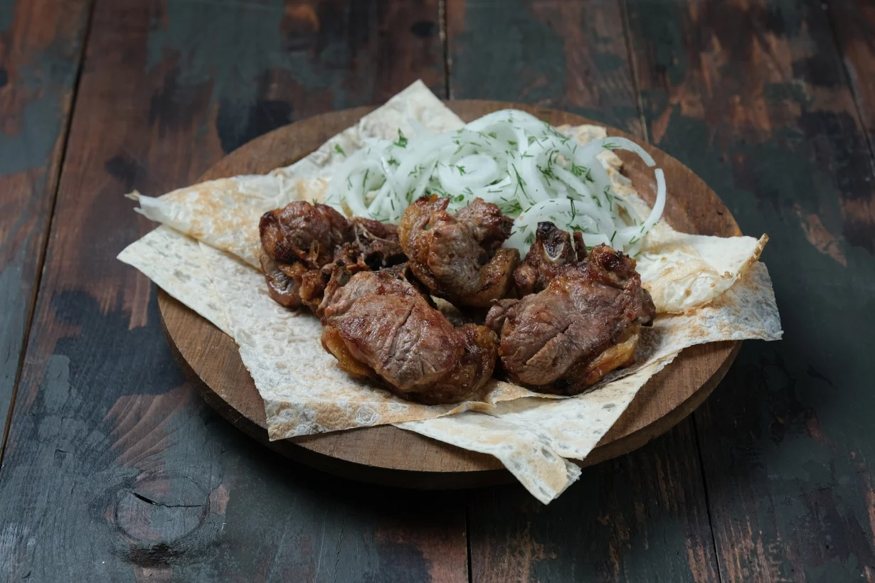 Интерьер/Экстерьер/Банкетная зона/Бар/Стол для двоих/Вход/Главный зал/Lounge зона кафе Фаворит фото