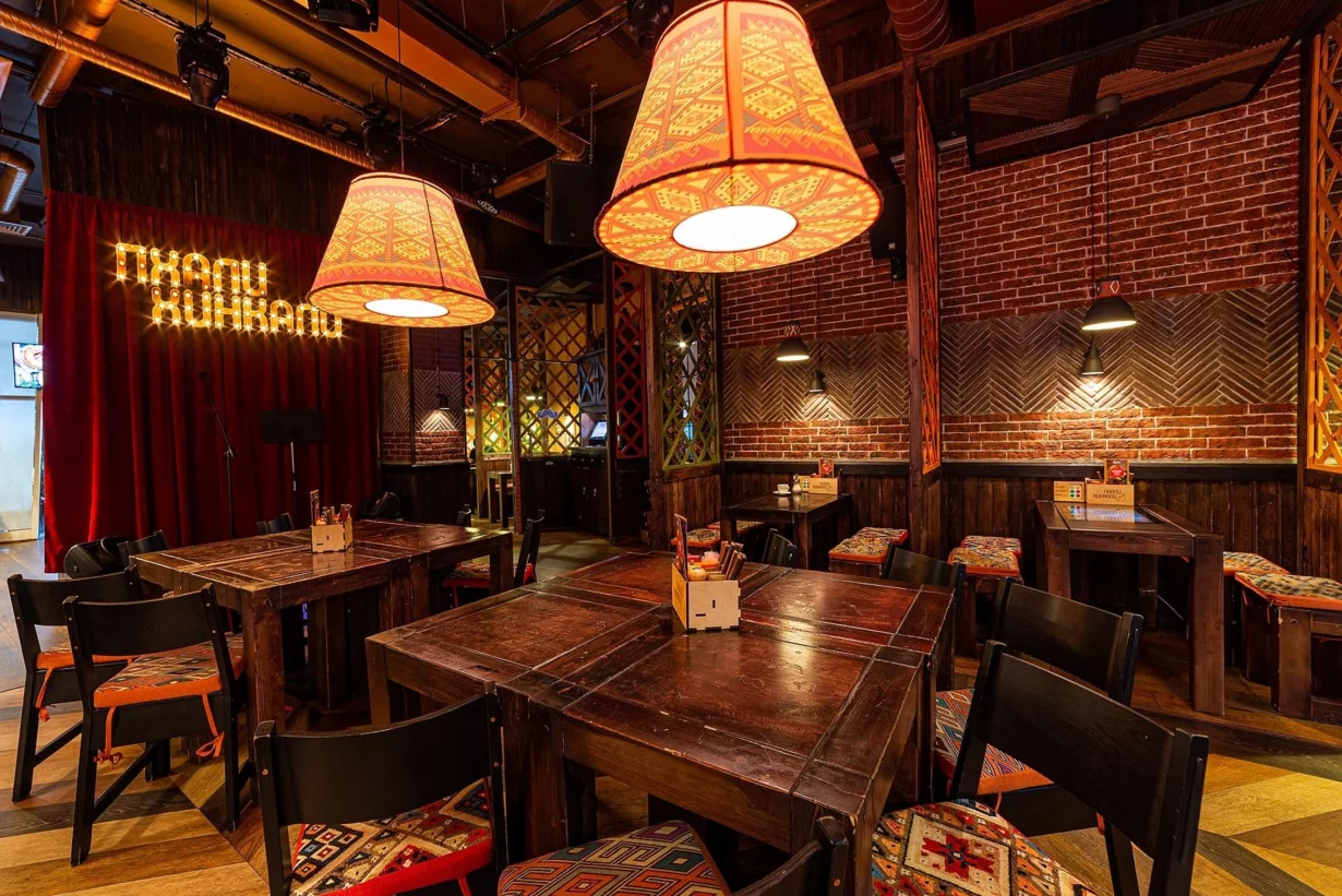 Интерьер/Экстерьер/Банкетная зона/Бар/Стол для двоих/Вход/Главный зал/Lounge зона ресторан ПхалиХинкали фото