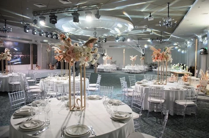 Интерьер/Экстерьер/Банкетная зона/Бар/Стол для двоих/Вход/Главный зал/Lounge зона ресторан Графский парк фото