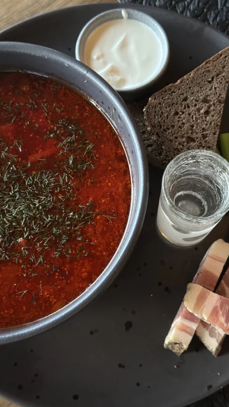 Интерьер/Экстерьер/Банкетная зона/Бар/Стол для двоих/Вход/Главный зал/Lounge зона ресторан Wood Wood Wood фото