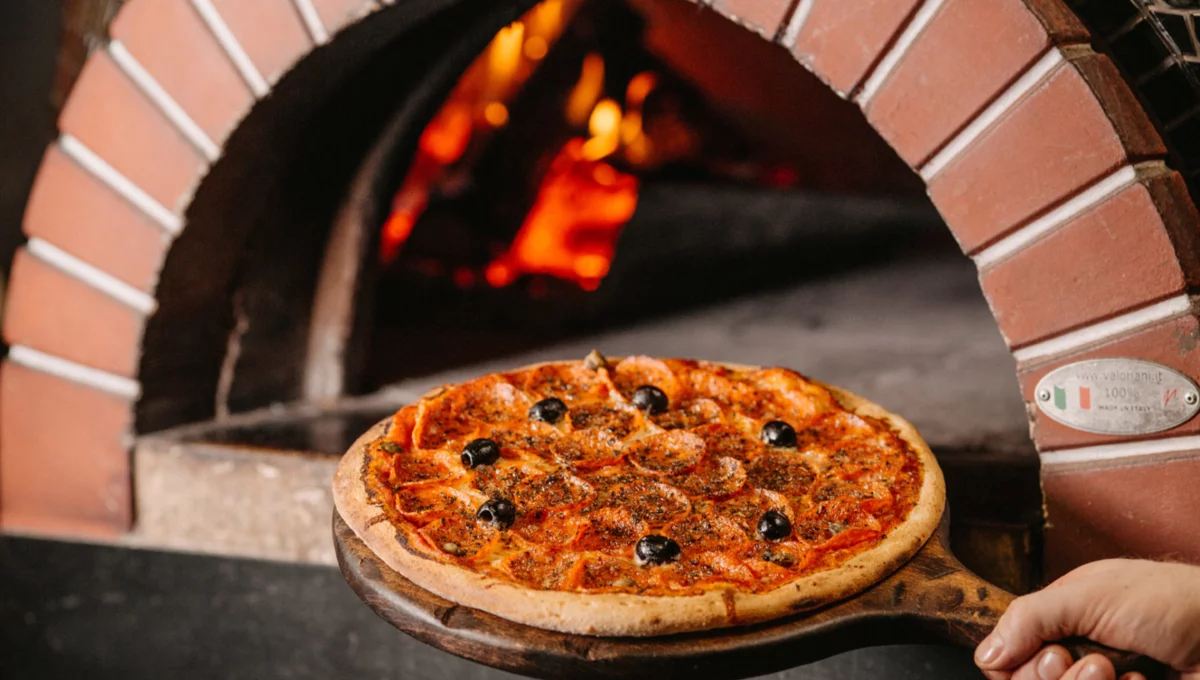 Интерьер/Экстерьер/Банкетная зона/Бар/Стол для двоих/Вход/Главный зал/Lounge зона семейный ресторан Перчини фото