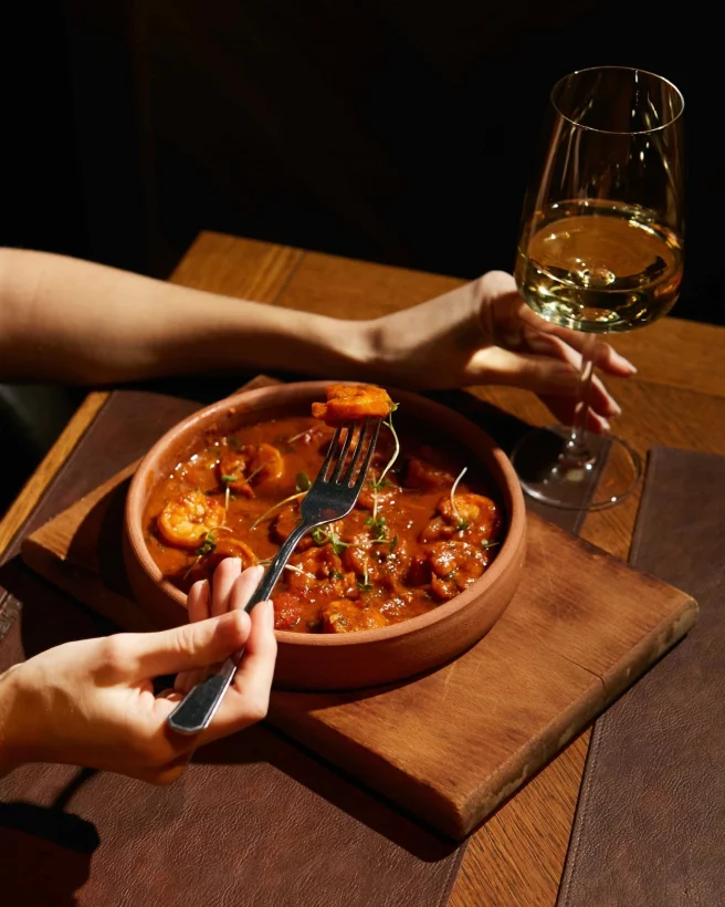 Интерьер/Экстерьер/Банкетная зона/Бар/Стол для двоих/Вход/Главный зал/Lounge зона ресторан Хачо и Пури фото