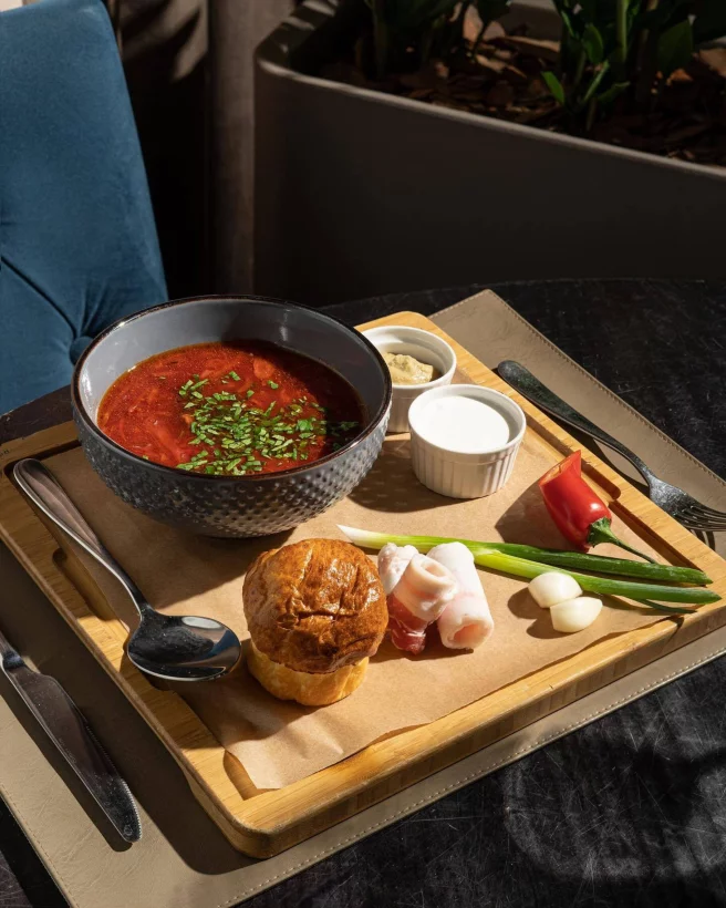 Интерьер/Экстерьер/Банкетная зона/Бар/Стол для двоих/Вход/Главный зал/Lounge зона ресторан Графский парк фото