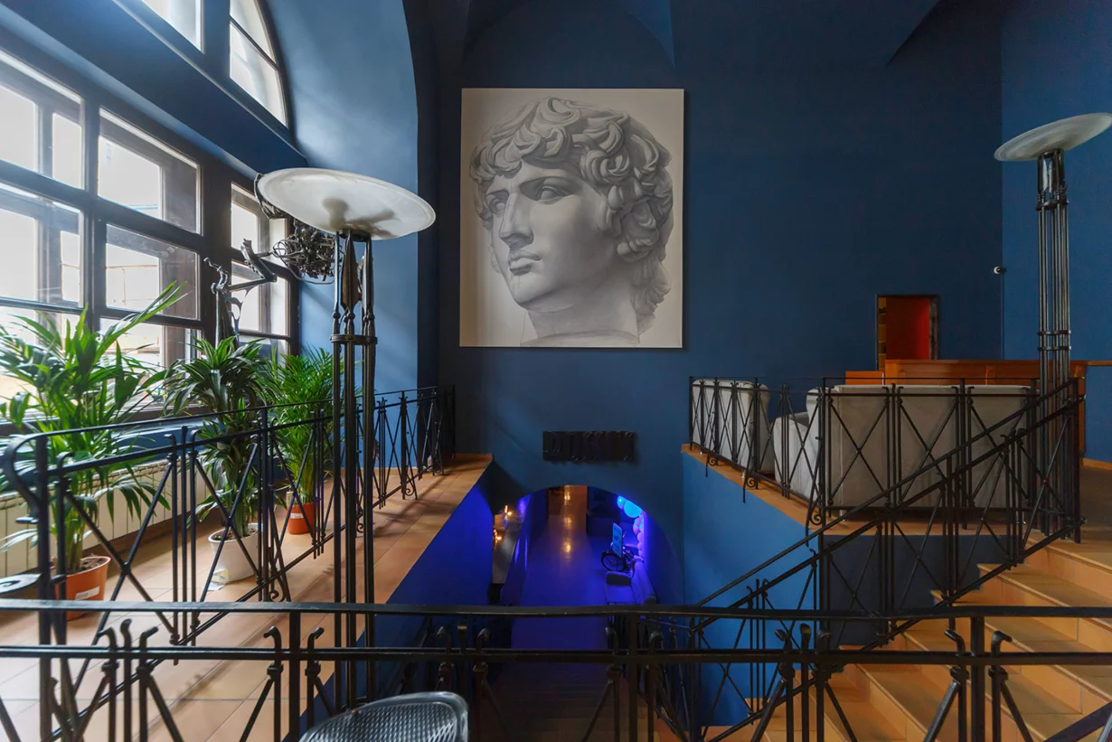Интерьер/Экстерьер/Банкетная зона/Бар/Стол для двоих/Вход/Главный зал/Lounge зона ресторан Rossi's Club фото