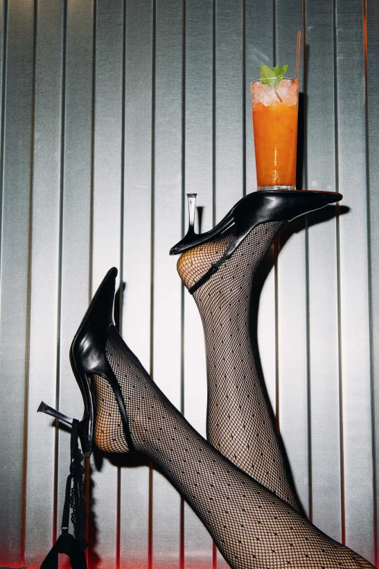 Интерьер/Экстерьер/Банкетная зона/Бар/Стол для двоих/Вход/Главный зал/Lounge зона бар Midnight Cocktail Club фото