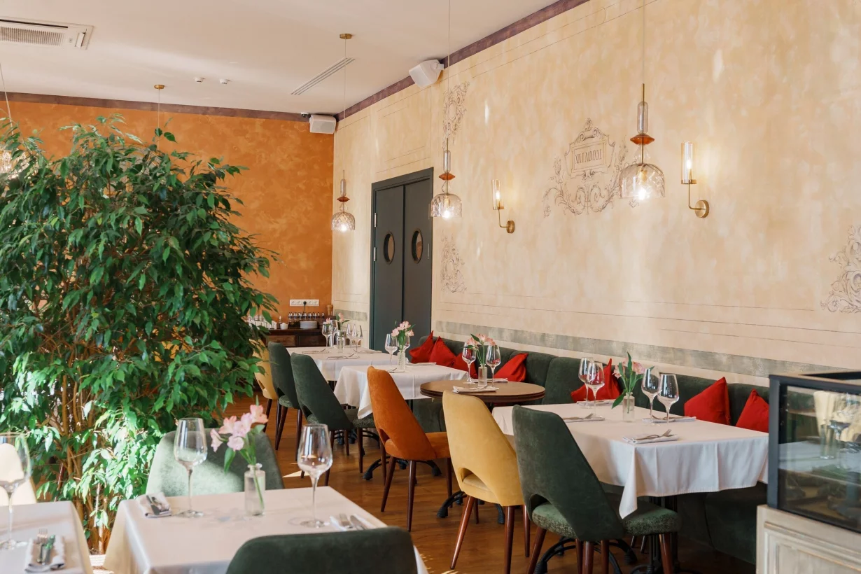 Интерьер/Экстерьер/Банкетная зона/Бар/Стол для двоих/Вход/Главный зал/Lounge зона ресторан Sapori di Italia фото