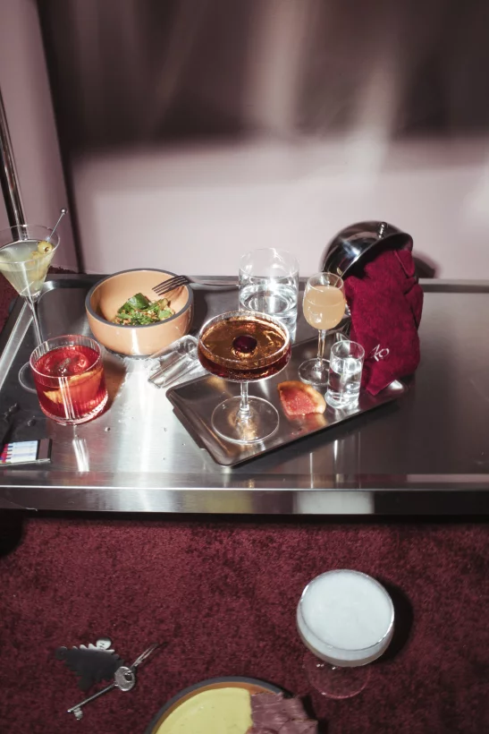 Интерьер/Экстерьер/Банкетная зона/Бар/Стол для двоих/Вход/Главный зал/Lounge зона бар Nomer фото