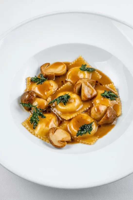 Интерьер/Экстерьер/Банкетная зона/Бар/Стол для двоих/Вход/Главный зал/Lounge зона ресторан La Marée фото