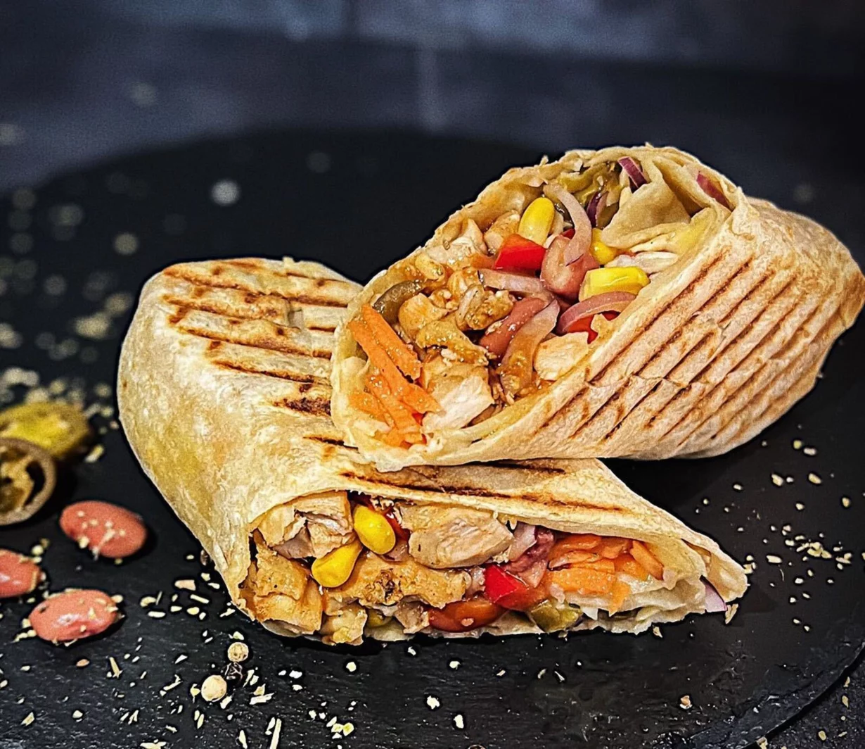 Интерьер/Экстерьер/Банкетная зона/Бар/Стол для двоих/Вход/Главный зал/Lounge зона фастфуд Brozzzec фото