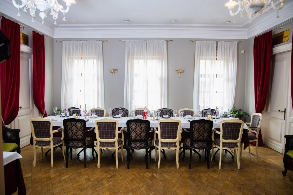 Интерьер/Экстерьер/Банкетная зона/Бар/Стол для двоих/Вход/Главный зал/Lounge зона ресторан Lauren Parker фото