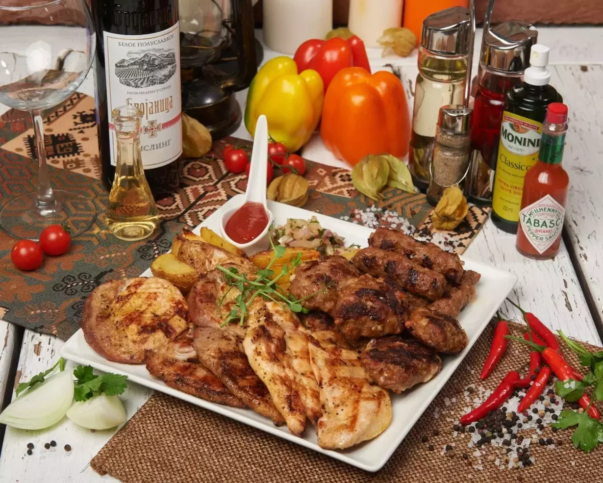 Интерьер/Экстерьер/Банкетная зона/Бар/Стол для двоих/Вход/Главный зал/Lounge зона ресторан Српска Кафана фото