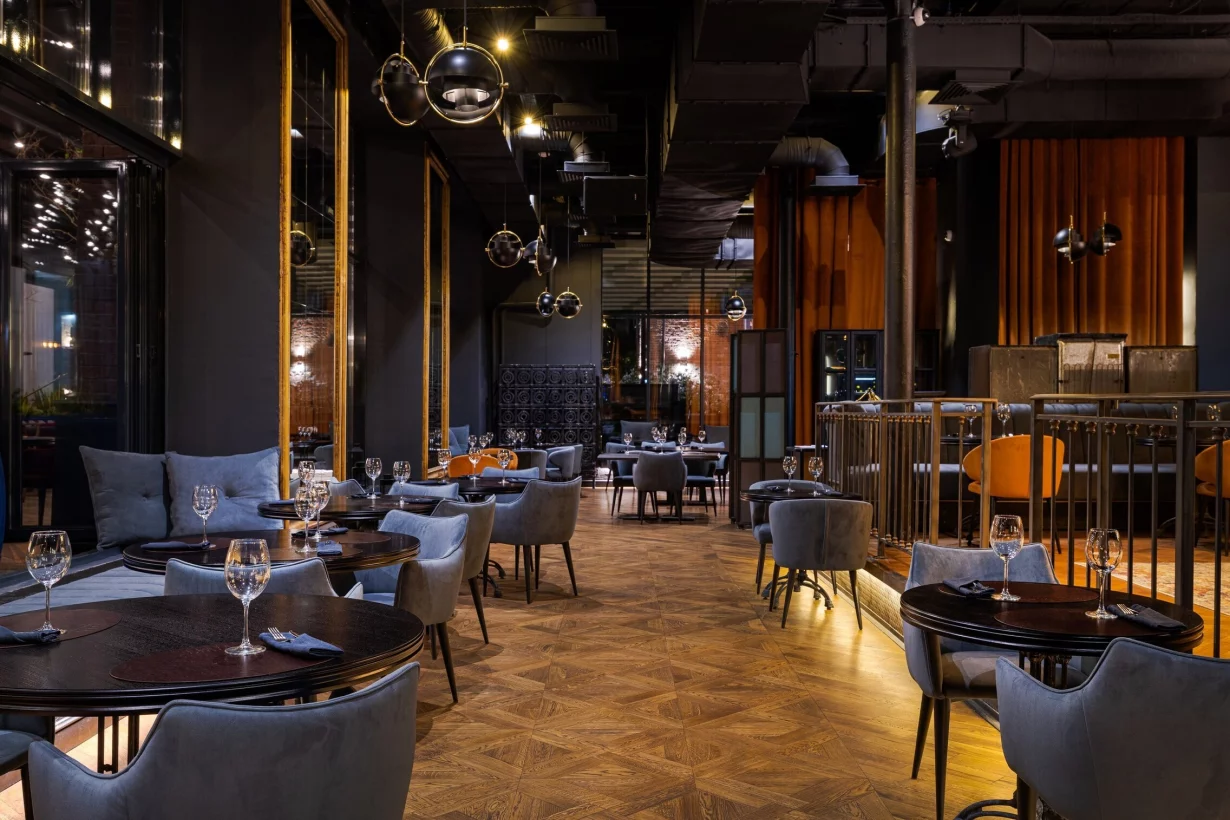 Основной зал SLAVA