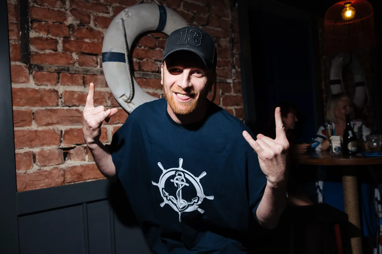 Интерьер/Экстерьер/Банкетная зона/Бар/Стол для двоих/Вход/Главный зал/Lounge зона бар Моряк и чайка фото