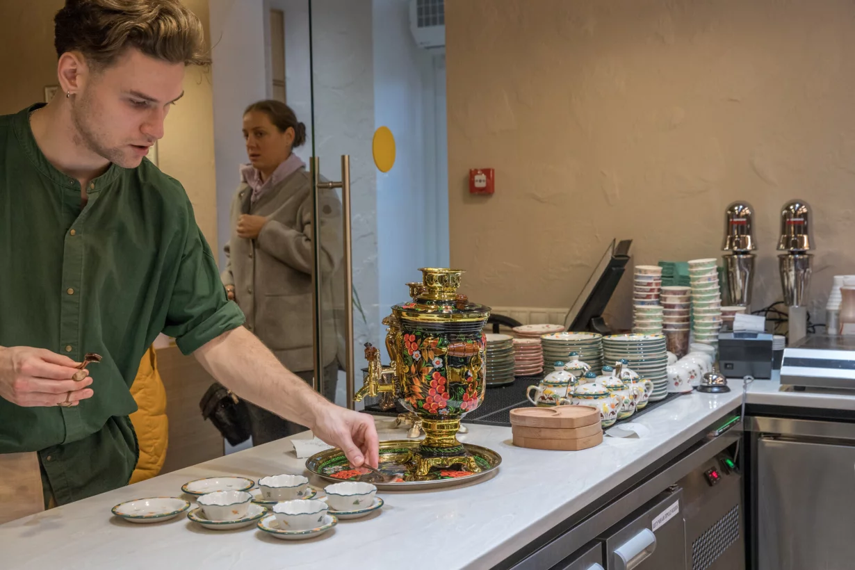 Интерьер/Экстерьер/Банкетная зона/Бар/Стол для двоих/Вход/Главный зал/Lounge зона ресторан Есения фото