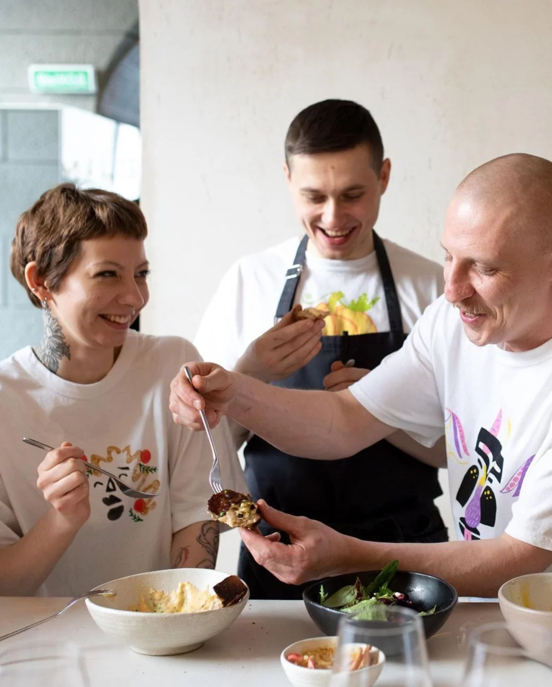 Интерьер/Экстерьер/Банкетная зона/Бар/Стол для двоих/Вход/Главный зал/Lounge зона ресторан Animals фото