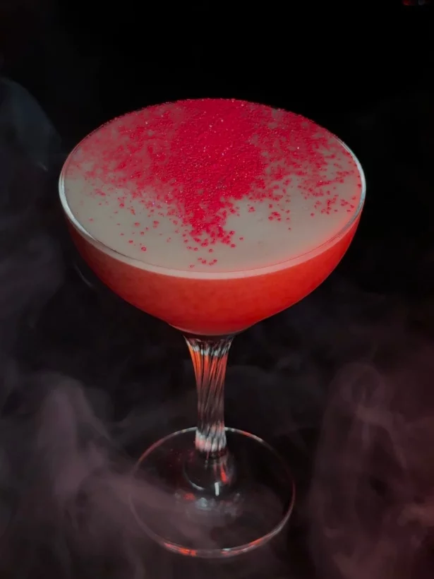 Интерьер/Экстерьер/Банкетная зона/Бар/Стол для двоих/Вход/Главный зал/Lounge зона лаунж Sin Lounge фото